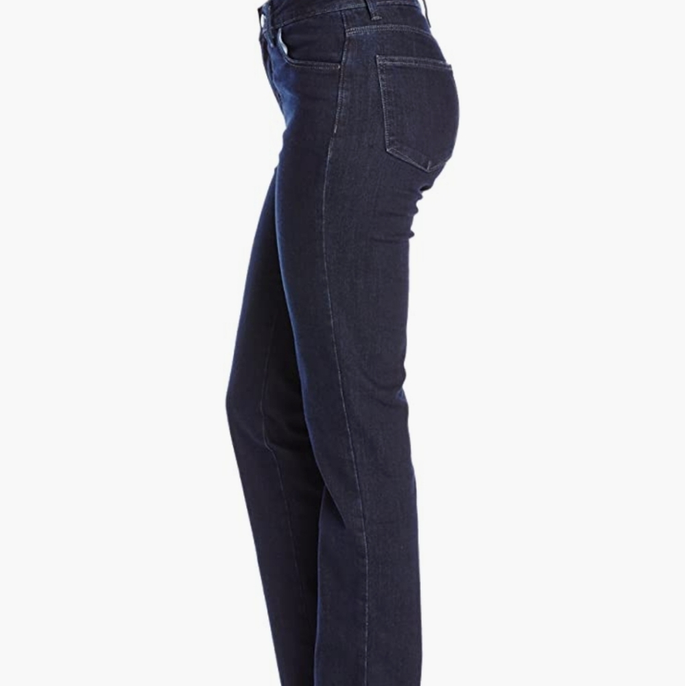 Lee Women’s Instantly Slims Classic Relaxed Fit Monroe Straight Leg 10 Short